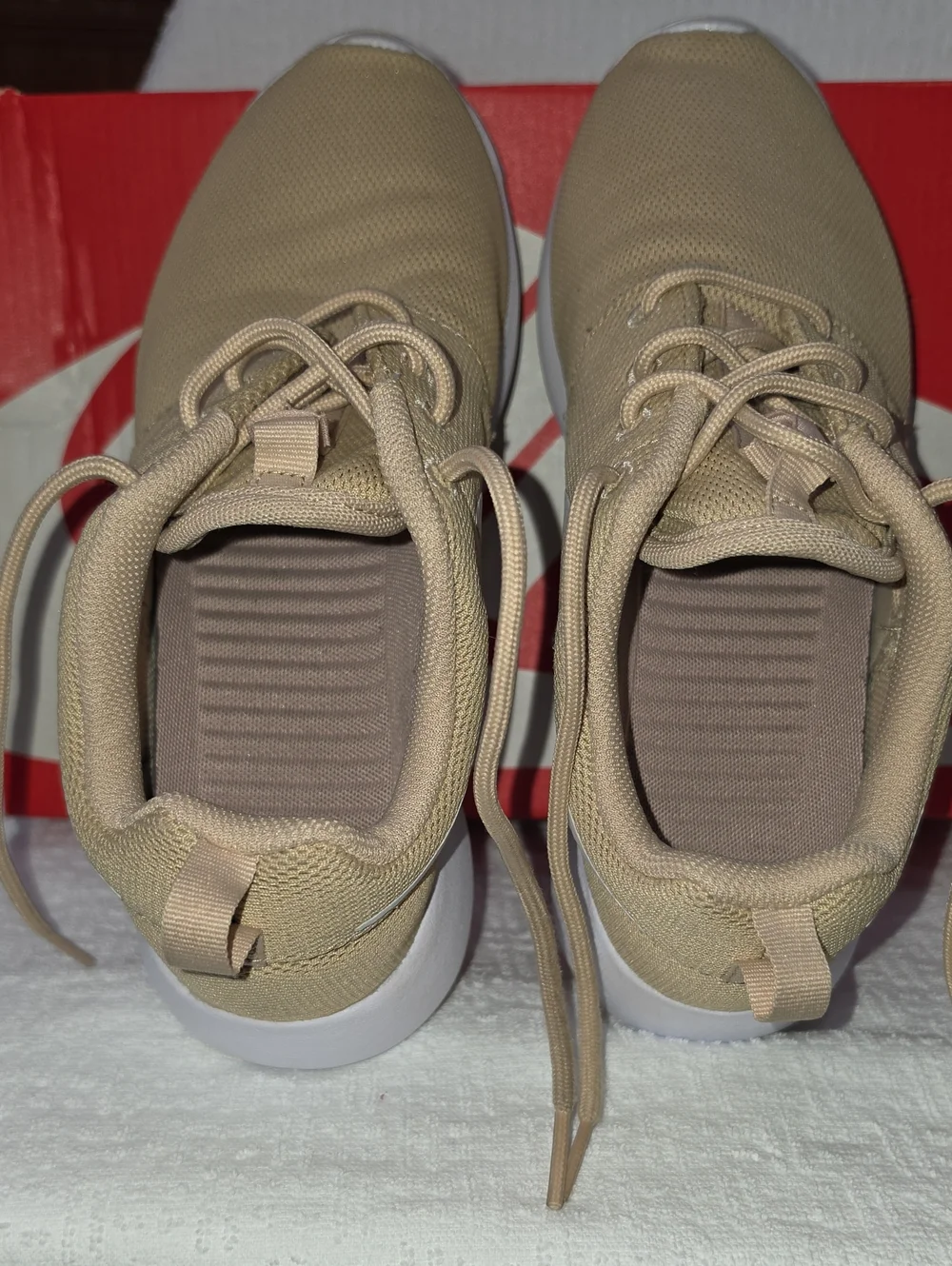 ☆ Nike Roshe One Desert Ore Tan & White Mesh Casual Sneaker ☆ Womens Size 7 ☆